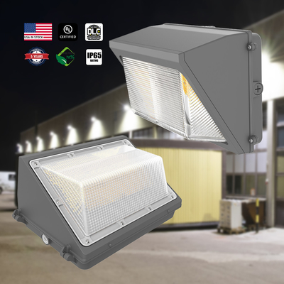 140lm/W للخارج 120W LED Wall Pack Light IP65 مقاوم للماء ضئيل للمسار في منطقة الوقوف