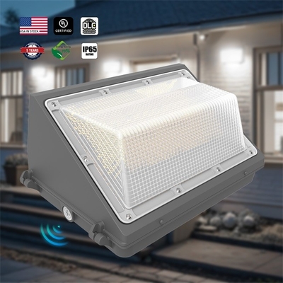 DLC UL عالية الجودة 120W خارجية مضادة للماء LED حائط حزمة الضوء الجسم الألومنيوم Pohotocell للحصول على شهادة حديقة الشارع